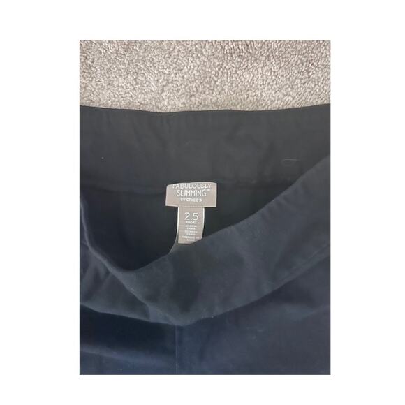 Chico’s Women’s Black Pull-On Straight Leg Pants Size 2.5 - Picture 3 of 3